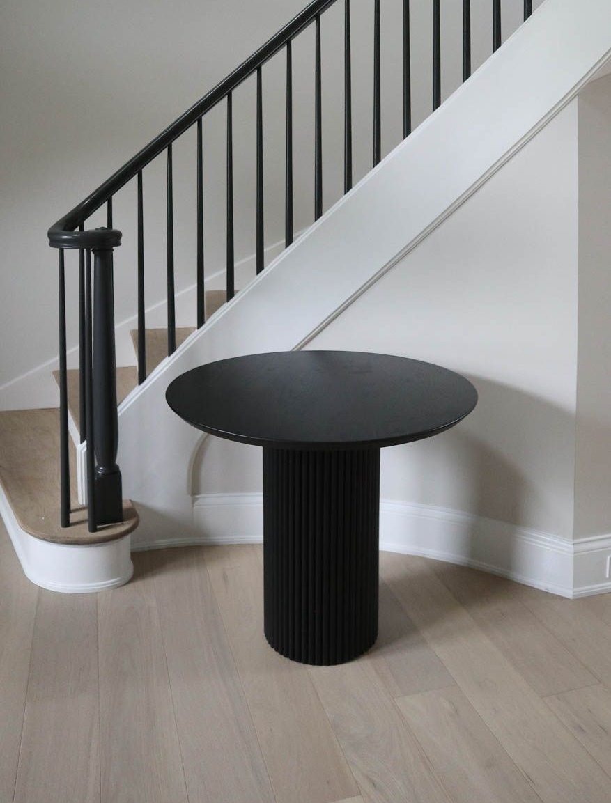 36 Reeded ash Solid Black flat 2